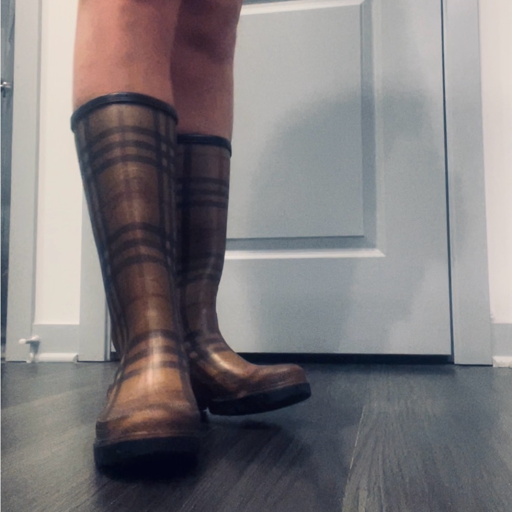 Burberry rain boots - Picture 11 of 11